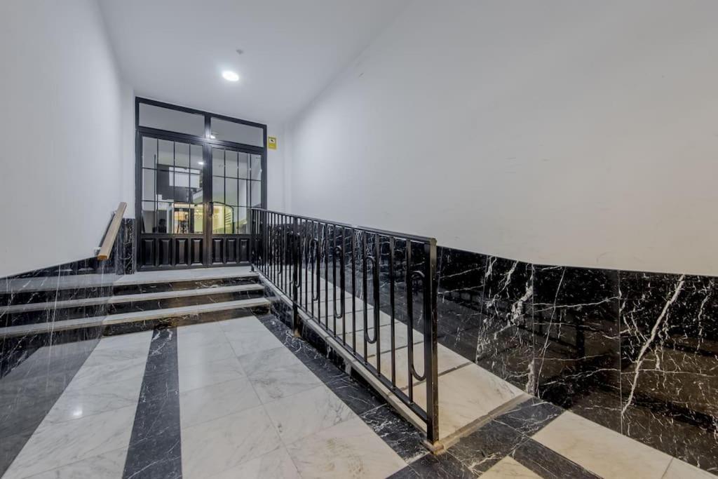 Encantador Piso En La Latina Madrid Centro/Rastro Bagian luar foto